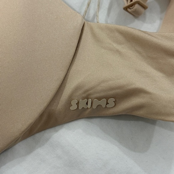 SKIMS Push-up Bra - Picture 3 of 5